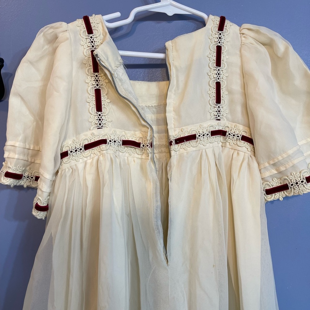 Vintage Handmade Girls Dress Ivory w/ Green Velvet Ribbon and Lace - Picture 7 of 9